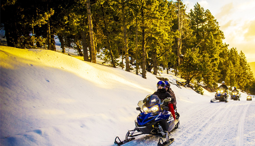 actividad de motos de nieve en el pirineo aragones
